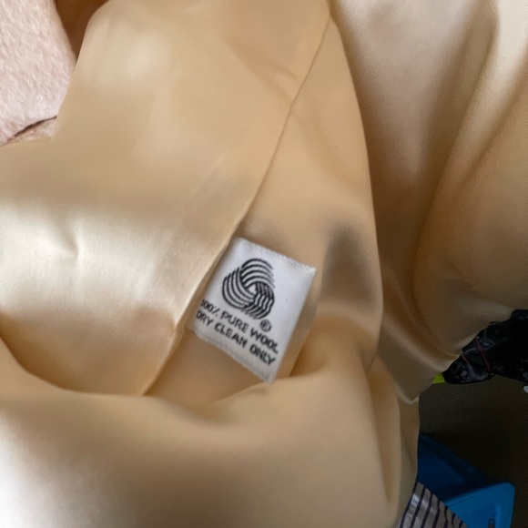 WOMENS..VTG. CREME..”PACESETTER” 100% wOOL DOUBLE BREAST PLEATED MAXI COAT - Picture 4 of 13